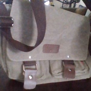 AUGUR MESSENGER BAG